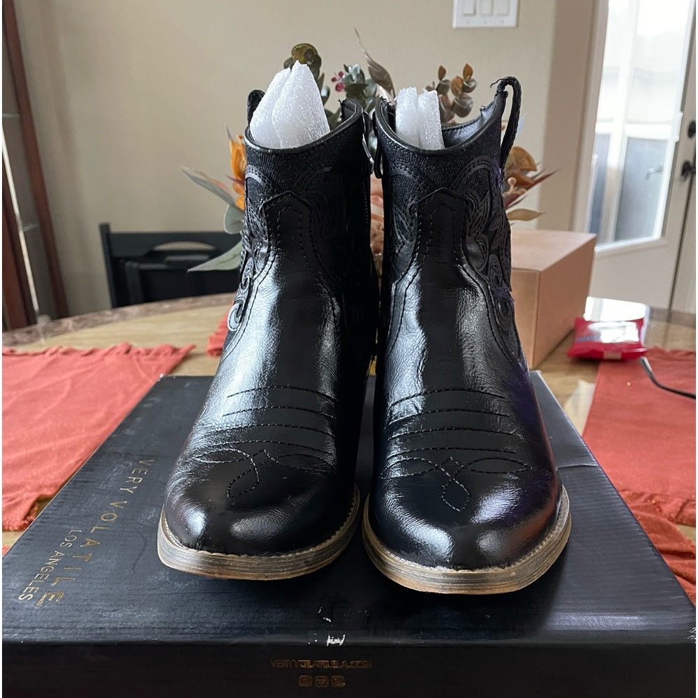 Very Volatile Black Ankle Boots 10 Like New